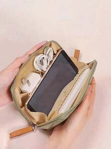 1个定制字母花卉图案绿色可爱口红首饰化妆包，字母图案，适合旅行、出差和居家补妆。随机黑色/米色内衬。韩版女士休闲大容量防水洗漱化妆包，迷你便携旅行化妆收纳包，简约轻便。 - 黑色 - 查看 6
