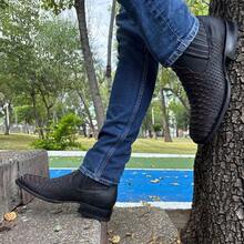 Botas chelsea vaqueras para hombre en piel color negro-rojo y cafe con Grabado pitón, estilo western moderno, elegantes y cómodas para toda ocasión Botines De cuero Botin - Negro - Ver 10