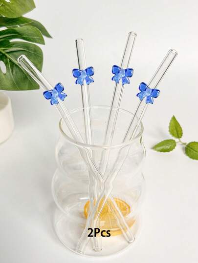 1/2/4支装可重复使用蓝色卡通玻璃吸管，带蝴蝶结装饰，防碎可弯曲透明玻璃吸管，适用于厨房配件、水杯、吸管装饰、冷饮、奶茶、咖啡、果汁、冰沙，居家、餐厅、鸡尾酒会、单身派对、返校季，也是送给情侣、朋友、家人、节日、复活节、夏季的趣味礼物。