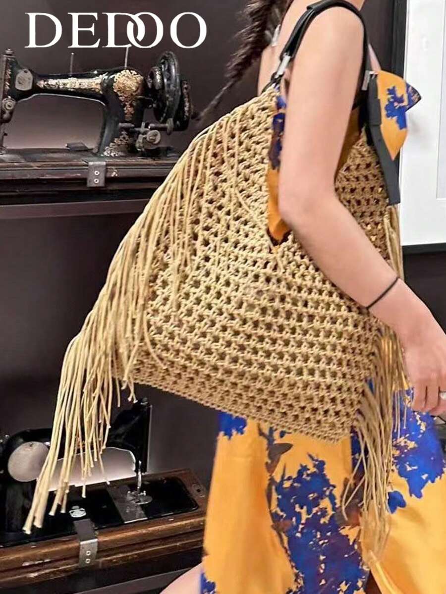 Dedoo 这款编织流苏包散发着复古度假气息，采用镂空网格编织设计。它是一款波西米亚/度假风格的单肩包，适合海边、市集和书店等场合。 - 卡其色 - 查看 1