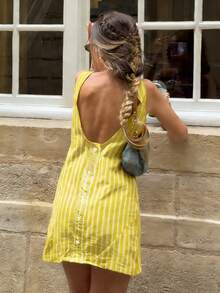 2026春夏新款时尚休闲撞色条纹圆领露背单排扣无袖迷你连衣裙，女士日常穿着，春季穿搭，情人节连衣裙，派对连衣裙，沙滩连衣裙，Y2K风格，街头时尚，粉色连衣裙，生日连衣裙，婚礼宾客连衣裙，狂欢节连衣裙，复活节连衣裙，节日连衣裙，圣帕特里克节连衣裙，毕业连衣裙，户外优雅装扮 - 淡黃色 - 查看 5