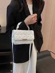 纯色PU皮革拼接蝴蝶结设计翻盖方形斜挎包，适合女性日常通勤、购物、旅行、聚会、闺蜜之夜、节日庆典、生日礼物及派对等场合。 - 白色 - 查看 2