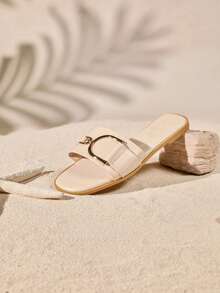 Dép xăng đan đế bằng hình chữ D mới năm 2026 dành cho nữ, kiểu dáng tối giản, màu be, khóa kim loại, quai dày, gót cao. - Màu be - Xem 3