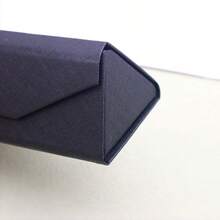 Hộp đựng đồ gấp gọn di động họa tiết chữ thập sáng tạo, hộp đựng kính hình tam giác giá trị cao - màu đen - Xem 8