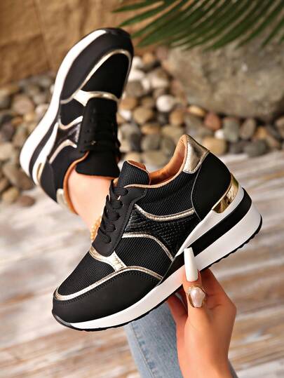 Baskets compensées respirantes à la mode pour femmes, nouvelles chaussures de sport décontractées grandes tailles disponibles en plusieurs frontières