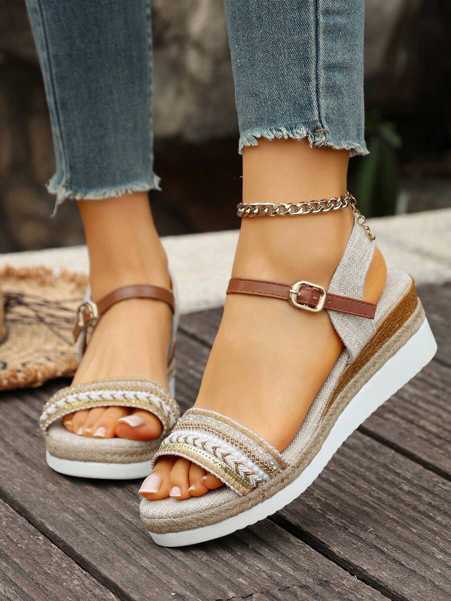 Sandal đế xuồng hở mũi dành cho nữ, thích hợp cho kỳ nghỉ hè, kiểu dáng đan lát đính đá và có khóa cài. - Màu be - Xem 1