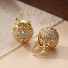 2 Stücke modische zweiseitige Cut Out Kugel Ohrringe mit Zirkonia Dekor, geeignet für täglichen Gebrauch bei Hochzeitsempfängen - Goldgelb 2 - Übersicht 3