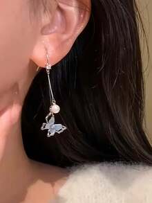 精致的蝴蝶流苏耳环，饰以柔美的紫色蝴蝶和仿珍珠，展现轻盈奢华的高端美感。 - 彩色 - 查看 3