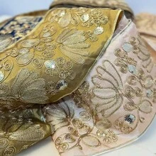 100厘米刺绣欧根纱缎带 - 花卉和菱形图案，饰以金色金属光泽，高品质面料，适合DIY服装、配饰、家居装饰 - 混色，缝纫饰边，时尚装饰，闪亮点缀 - 黃色 - 查看 7