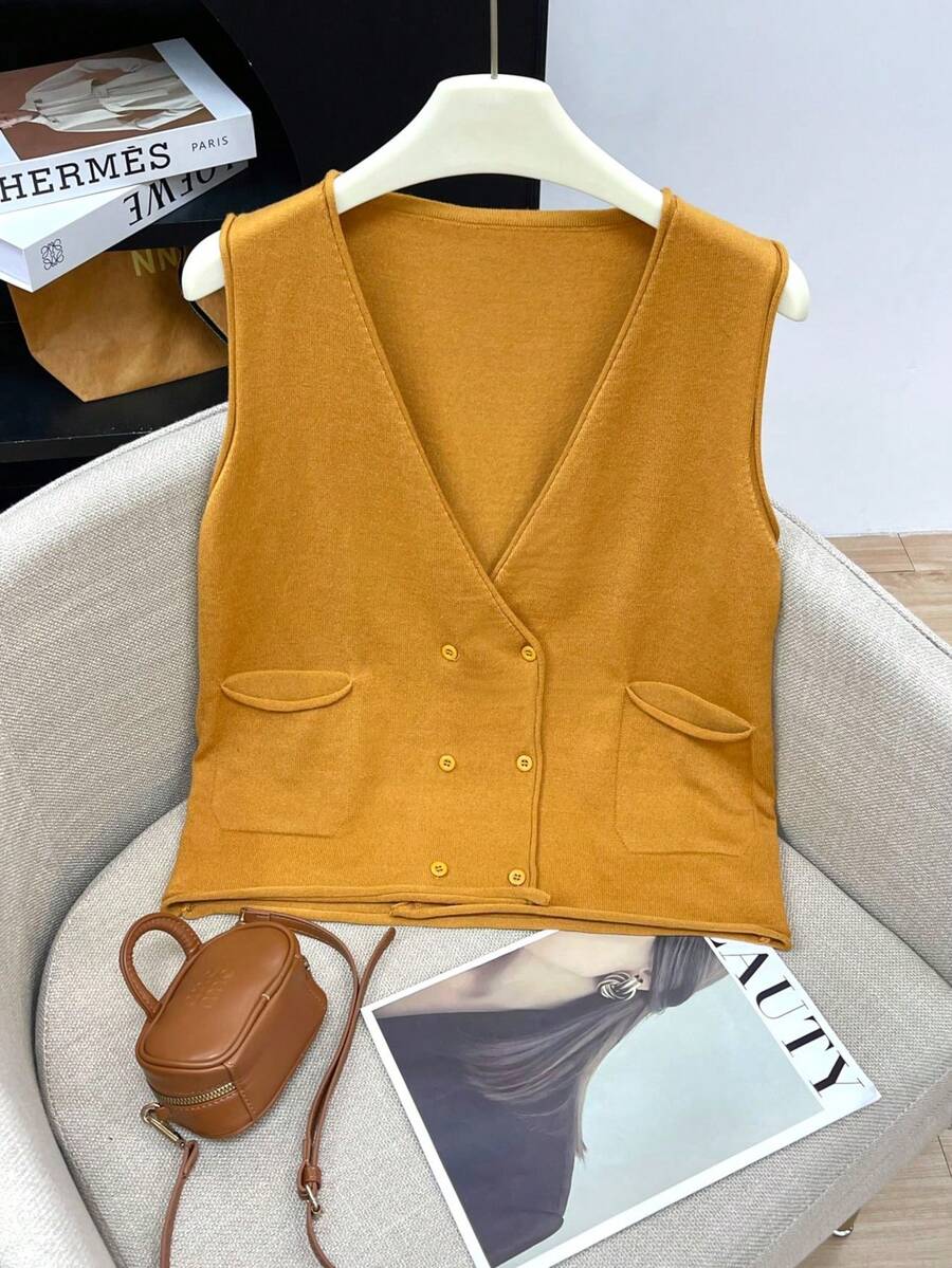 Áo vest len nữ không tay, cổ chữ V, dáng suông, cài hai hàng khuy, có túi, độ co giãn vừa phải. - Màu vàng - Xem 1