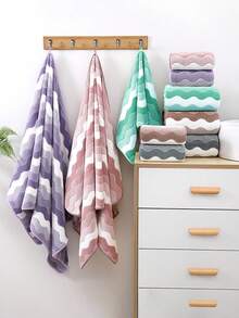 1/2pcs Coral Fleece Wavy Pattern Bath Towel, Super Soft & Absorbent, Quick Drying, Suitable For Face/Body Washing, High Quality & Lightweight, Applicable For Bathroom, Bedroom, Home, Hotel, Swimming Pool, SPA, All Seasons, Bathroom Decor, Bathroom Accessories, Valentine's Day Gift - Multicolor - View 6