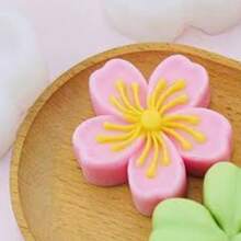 1pc Flower Scented Candle Resin Silicone Mold, Cherry Blossom, Four-Leaf Clover, Daisy Floral Plaster Scented Silicone Mold - White - View 4
