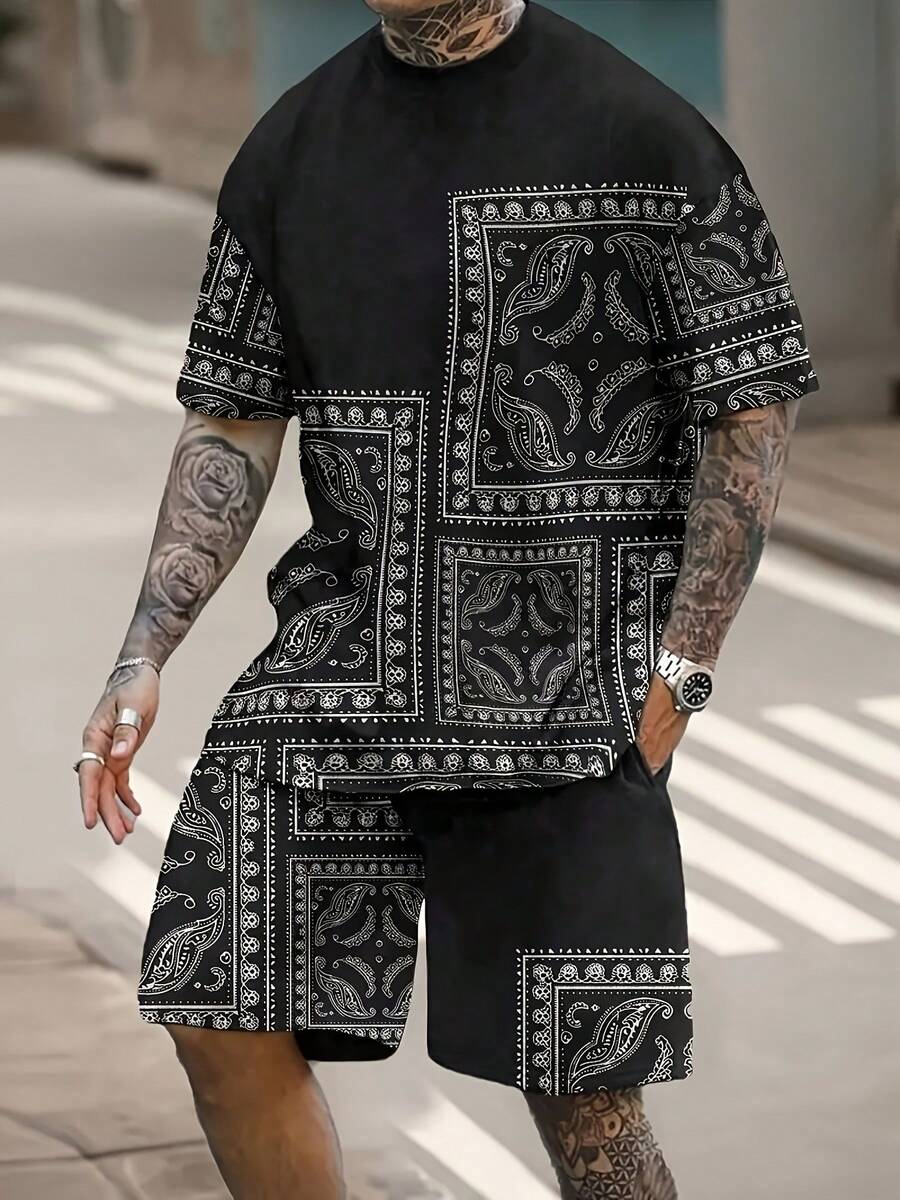 Ensemble décontracté d'été en deux pièces imprimé numériquement avec motif hawaïen pour hommes, composé d'un t-shirt à col ras-du-cou à manches courtes et d'un short à cordon de serrage avec poches, en tissu tricoté légèrement élastique, coupe régulière, tenue de sport d'extérieur.