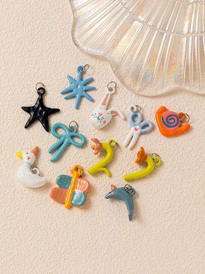 1个可爱户外风格滴油项链吊坠，图案包括大鹅、剪刀、蜗牛、花朵、蝴蝶、星星、兔子和小鱼。采用不锈钢材质，防水防褪色。适用于DIY项链配件、精美首饰配件、女士首饰配件、包包配件、耳环配件及其他DIY首饰配件。