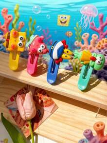 SpongeBob SquarePants Kẹp tóc liền mạch hình chữ cái nhân vật hoạt hình, không để lại vết hằn trên tóc, thích hợp để gội đầu, trang điểm, chăm sóc da và sử dụng hàng ngày, một lựa chọn quà tặng; Patrick, Squidward và Mr. Krabs, có các màu vàng, hồng, xanh dương và xanh lá cây, một món quà tuyệt vời. - Xem 3