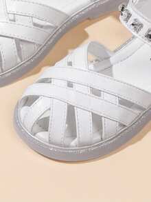 新款女童优雅白色露趾凉鞋，饰有水钻和编织图案，魔术贴搭扣，透气夏季平底凉鞋 - 白色 - 查看 5