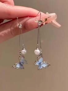 精致的蝴蝶流苏耳环，饰以柔美的紫色蝴蝶和仿珍珠，展现轻盈奢华的高端美感。 - 彩色 - 查看 1