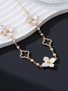 1件夏季新款奢华优雅沙滩风手工油滴白色四瓣花吊坠项链（女士款） - 白色 - 查看 3