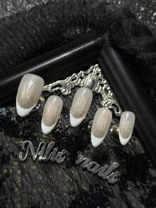 10片装杏仁美甲亚克力套装，白色美甲，手绘白色法式美甲，金色闪粉，简约通勤&温柔知性风格，Y2K风格美甲套装，适合女性和女孩，节日、日常、派对、聚会等场合使用（包含：一片果冻胶和一条摩擦条）美甲用品 - 白色 - 查看 4