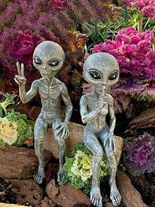 【趣味触感】外星人喝啤酒雕像 - 趣味十足的太空装饰品，绿色外星人手拿啤酒杯，非常适合摆放在桌面或书架上，是科幻迷的理想礼物，也是圣诞节、节日、送给挚友的绝佳选择，更是假日必备、科幻主题房间装饰的完美之选 | 俏皮的外星人设计 | 精致的工艺，外星人主题装饰，家居装饰 - 彩色 - 查看 2