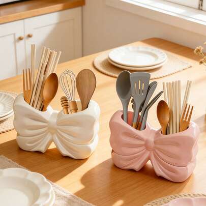 Elegante soporte de utensilios con lazo de resina, estante de almacenamiento para la encimera de la cocina para palillos, cucharas y herramientas de cocina, decoración minimalista adecuada para la cocina, la mesa del comedor y el tocador, material de resina duradero con superficie lisa para una fácil limpieza, ideal para residentes de apartamentos, cocinas pequeñas y entusiastas de la decoración del hogar para mantener los utensilios organizados y al alcance de la mano