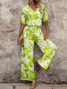 Elegante conjunto de dos piezas con estampado floral verde para mujer, con cuello en V, detalles de cordón y bolsillos, ideal para un look elegante y relajado - Verde - Ver 6