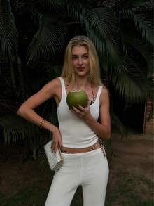 Bộ đồ nữ gồm áo dệt kim không tay cổ vuông và quần dệt kim phối hợp. - trắng - Xem 4