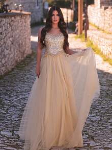 Faeriesty Đầm dạ hội nữ màu sâm panh đính sequin và hạt cườm, áo không tay cổ vuông ôm sát kết hợp với chân váy maxi xếp tầng bằng vải lưới, thiết kế eo tinh tế, phong cách sang trọng, phù hợp cho các bữa tối trang trọng, sự kiện thảm đỏ, dạ tiệc từ thiện, đám cưới và các dịp trang trọng khác. Thích hợp cho mùa xuân. - Rượu sâm banh - Xem 5