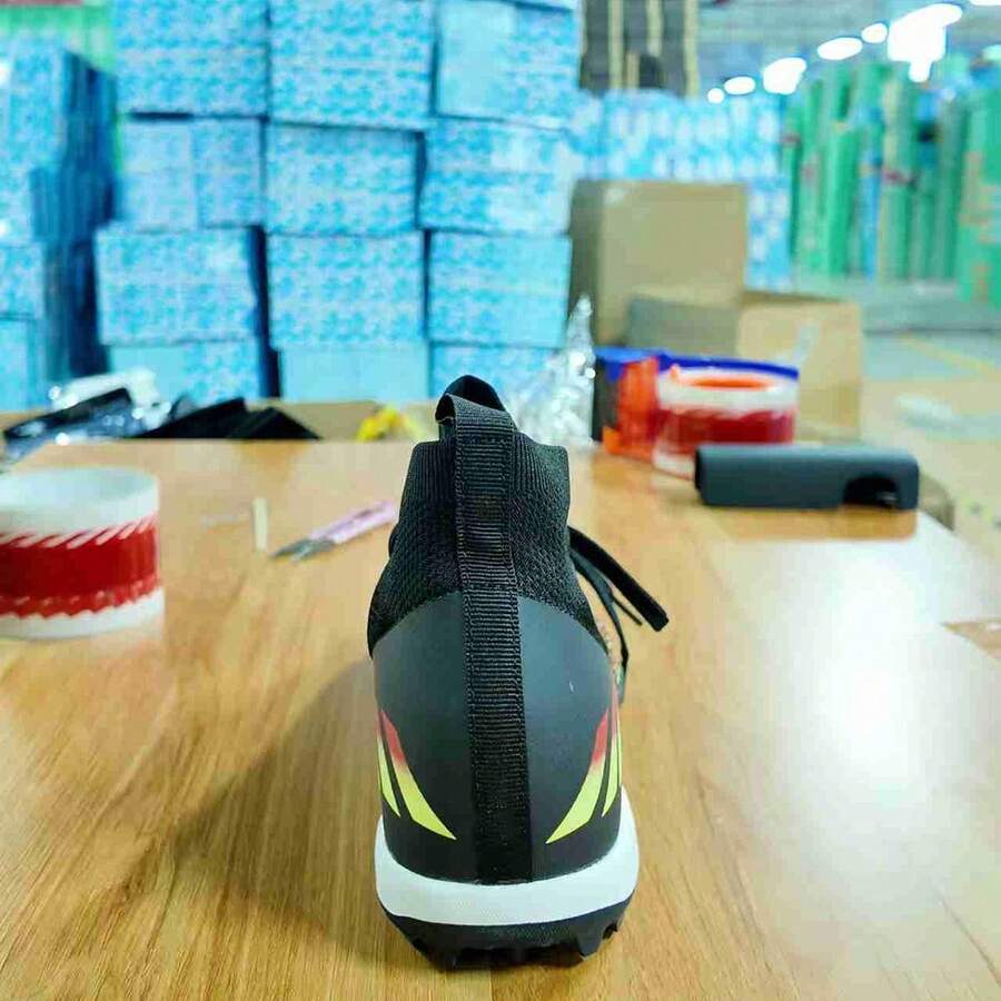 Men's Football Shoes, Sturdy Ground, Lightweight Neutral Football Shoes, Indoor Training Football Shoes, Artificial Ground Football Shoes - Black - View 1