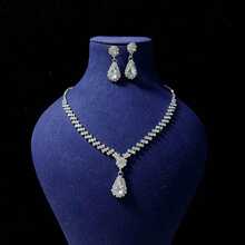 一套简约优雅的银色项链耳环首饰套装，适合晚宴、生日派对、成人婚礼等场合。 - 銀色 - 查看 7