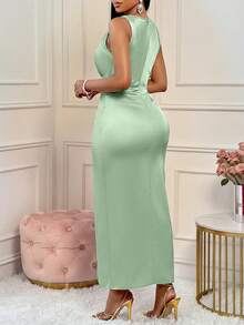 AIJ Amarilo Chic 女士长款缎面连衣裙，无袖修身设计，饰有褶裥细节和高开衩，优雅派对及正式场合夏季礼服 - 豆綠色 - 查看 2