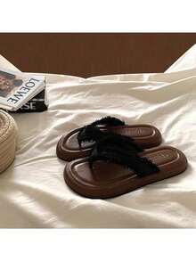 Sandalias planas de verano de una sola pieza para mujer - El tamaño es ligeramente grande, sandalias de punta abierta hechas de material suave de PU y tela, decoradas con flecos. La parte superior presenta encaje y detalles decorativos, combinados con una suela de goma para un ajuste perfecto. Adecuado para vacaciones, actividades al aire libre, uso doméstico, fiestas de cóctel y eventos diarios al aire libre. Sandalias de playa de estilo marrón de punta abierta. Corre un poco pequeño. - Negro - Ver 15