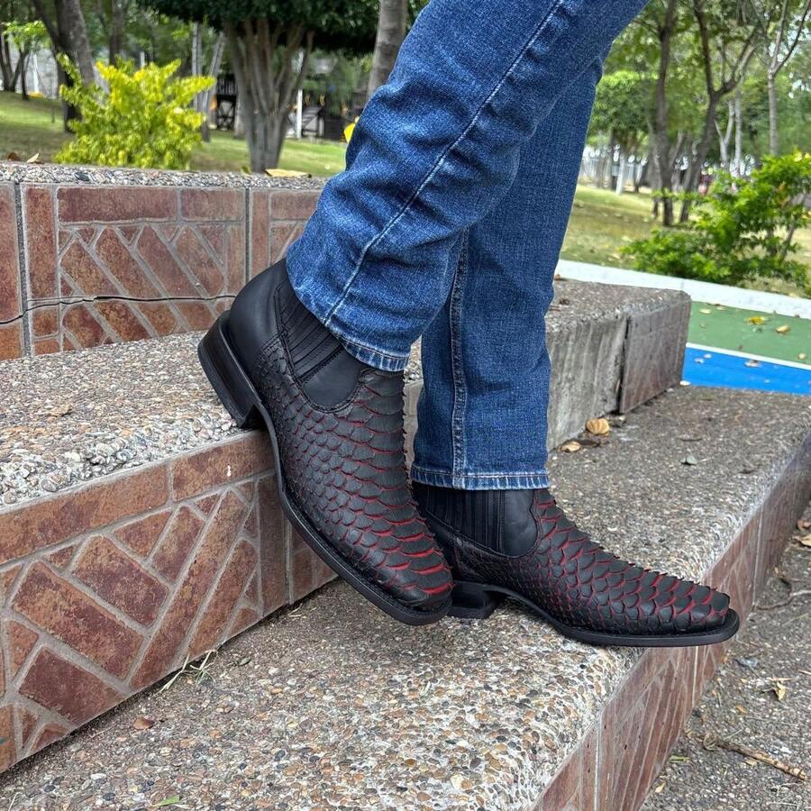 Botas chelsea vaqueras para hombre en piel color negro-rojo y cafe con Grabado pitón, estilo western moderno, elegantes y cómodas para toda ocasión Botines De cuero Botin