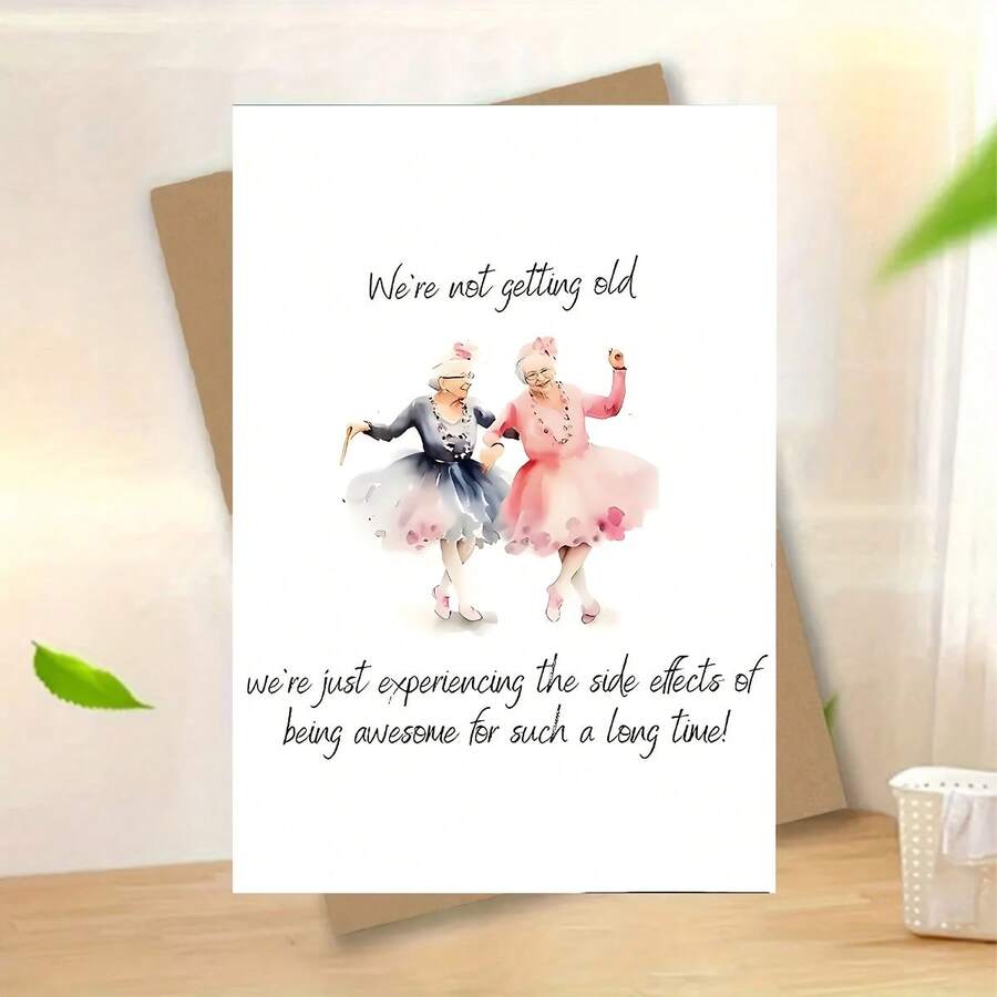 Một tấm thiệp sinh nhật vui nhộn với hình ảnh hai cụ bà mặc váy đang khiêu vũ, kèm theo một phong bì và thông điệp: "Chúng ta không già đi, chúng ta chỉ bị ảnh hưởng bởi những điều này thôi." Đây là một tấm thiệp sinh nhật tôn vinh sự trường tồn. - A - Xem 1