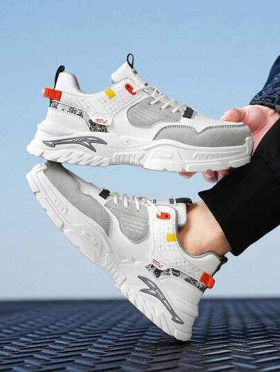 Giày thể thao nam casual phong cách đường phố, thiết kế phá cách, dây đeo phối màu tương phản và hệ thống nhãn kép, định nghĩa lại vẻ hiện đại của giày chạy bộ retro, thời trang và sành điệu.