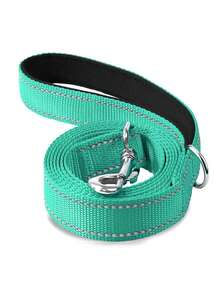 这款狗项圈采用柔软的氯丁橡胶衬垫和透气的尼龙牵引绳制成，反光耐用设计，配有快拆扣，可调节尼龙项圈，适合所有犬种的遛狗和训练。 - 彩色 - 查看 12