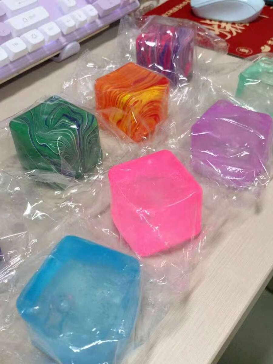 1个新款Needohe纯色冰块麦芽糖减压冰块玩具，朋友礼物，生日礼物，礼物，完美礼物，2026，复活节，情人节，互动，社交必备，家庭，热销，爆款，送给男朋友/女朋友的礼物，生日礼物，情人节礼物，新年礼物，完美礼物