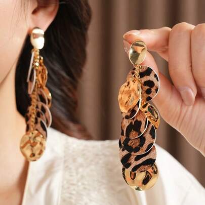1对女士长款皮革豹纹圆形褶皱流苏耳环