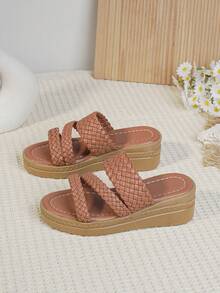 1 Pair Kids/Teens Girls' Wedge Heel Criss-Cross Woven Hollow Textured Casual Vacation Fashion Beach Sandals - Brown - View 2