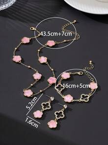 一套女士首饰，包括：一对镂空金色四叶草和粉色五叶草吊坠耳环，一条项链，一条手链。 - 粉色 - 查看 7