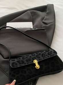 Bolso de hombro cruzado con solapa y decoración de piel sintética con efecto aceitoso, estilo retro, adecuado para citas, salidas y fiestas, bolso vintage con estampado de leopardo - Negro - Ver 1