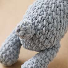 Coniglio realizzato a mano all'uncinetto, giocattolo a sonaglino per neonati, design 3D adorabile e dettagliato, attira l'attenzione del bambino, stimola l'udito del bambino, regalo perfetto per compleanni, Ognissanti e Natale - blu polveroso - Visualizzare 10