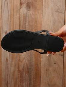 女士时尚夏季纯色露趾凉鞋 - 棕色和黑色，平底，露趾，橡胶鞋底，舒适的鞋子适合休闲穿着，时尚一脚蹬凉鞋 - 黑色 - 查看 8