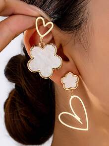 1 Pair Exaggerated Hollow Heart & Clover Asymmetric Earrings - Multicolor - View 1