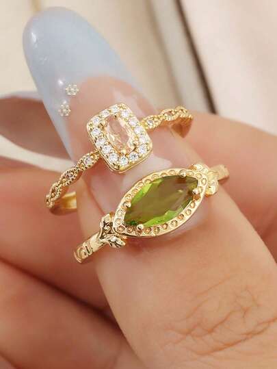 两枚钻石形绿色锆石戒指和方形戒指套装，适合女士日常佩戴