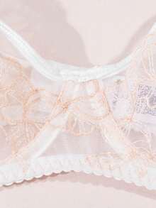 Bộ đồ lót 3 món gợi cảm gồm áo hai dây và dây nịt bằng vải lưới thêu hoa. - Màu be - Xem 7