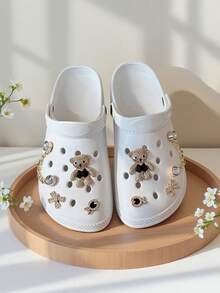 女士夏季金色小熊链条休闲镂空拖鞋，防滑耐磨EVA沙滩鞋，透气设计，多功能户外人字拖 - 白色Jx - 查看 2