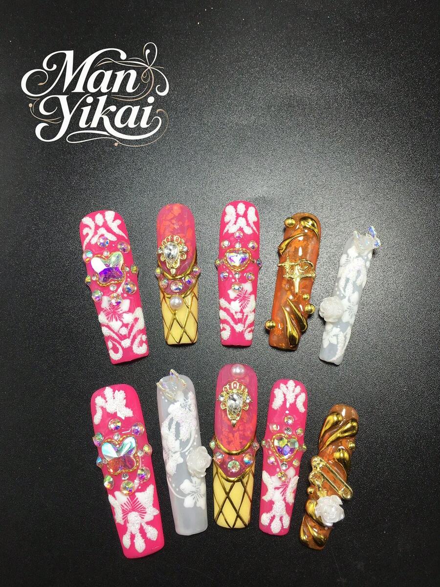 10 pièces de faux ongles en forme de cercueil faits main de 5,5 cm, assortis de diamants colorés, de fleurs, de cœurs et de diverses décorations. C'est un ensemble d'autocollants pour ongles convenant aux femmes et aux filles, pour la Saint-Valentin, les fêtes, les festivals et le port quotidien. Accessoires pour ongles, kit de manucure acrylique, comprenant le kit, l'art des ongles pressé à la main, les autocollants pour faux ongles et les fournitures pour ongles. - Multicolore - Voir 1