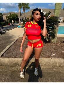 Spring And Summer 2026 New Sports Fashion Slim Retro Hot Girl Letter Print Short-Sleeved Top Shorts Set - Đỏ - Xem 2
