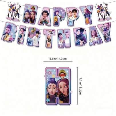 这款K-POP主题横幅，色彩鲜艳，印花精美，完美展现了K-POP文化的动感时尚精髓，是每位K-POP粉丝将爱好融入日常生活的必备装饰品。它适用于粉丝聚会、生日、节日或日常生活空间的装饰，易于悬挂，并可与其他K-POP周边产品搭配，为任何房间增添温馨时尚的氛围。随机发货。